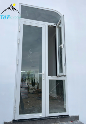 Cửa đi mở quay Xingfa nhập khẩu uốn vòm
